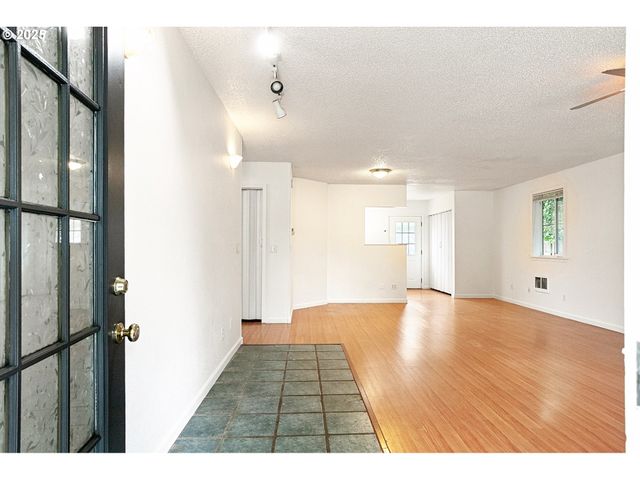 625 W M St, Springfield, OR 97477