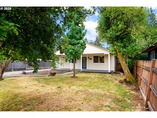 625 W M St, Springfield, OR 97477