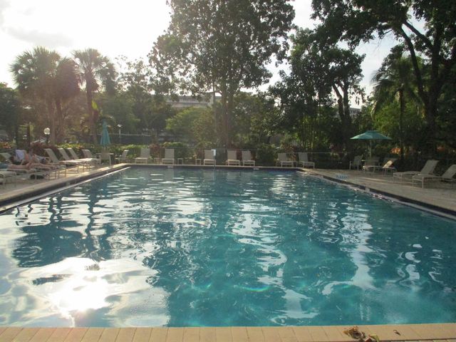 3300 N Palm Aire Drive 306, Pompano Beach, FL 33069