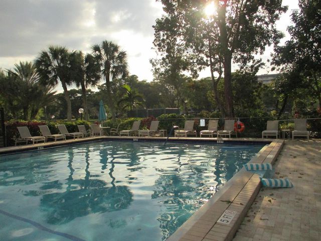 3300 N Palm Aire Drive 306, Pompano Beach, FL 33069