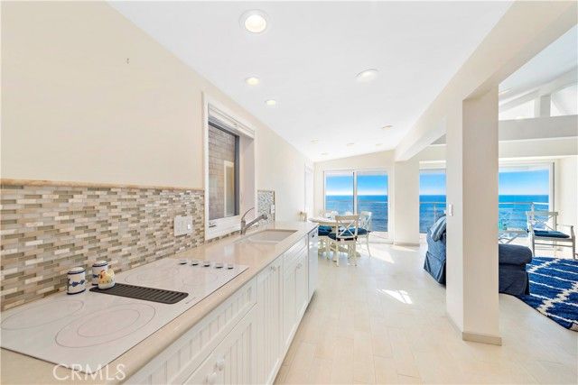 1051 Gaviota Drive, Laguna Beach, CA 92651
