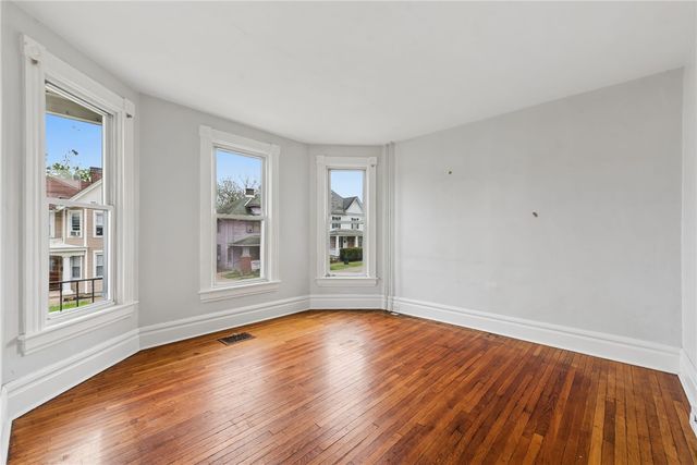 512 Sidney St, City Of Greensburg, PA 15601