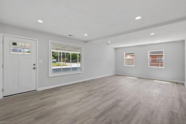 9607 Whit AVE, Norfolk, VA 23503