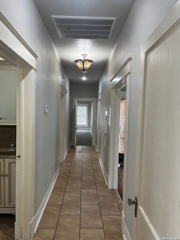 2108 SAUNDERS Ave, San Antonio, TX 78207