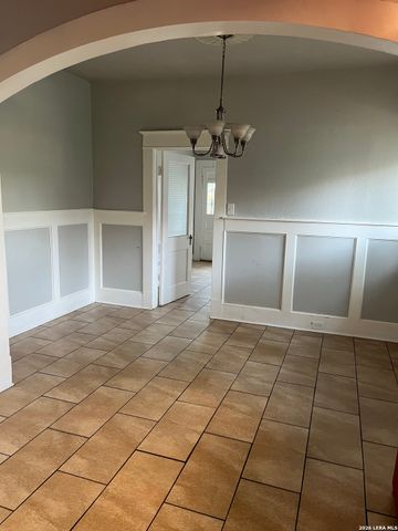 2108 SAUNDERS Ave, San Antonio, TX 78207