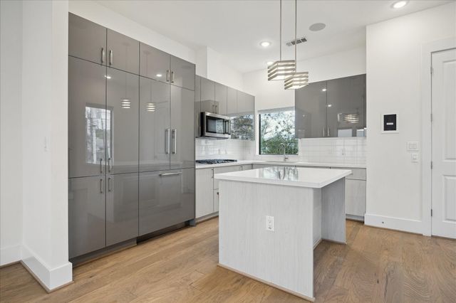 2401 Crawford Street C4A, Houston, TX 77004