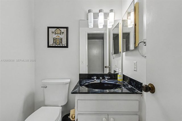 4330 Hillcrest Drive 405, Hollywood, FL 33021