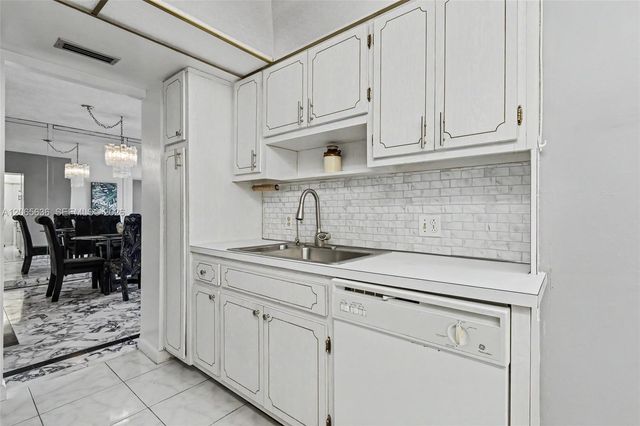 4330 Hillcrest Drive 405, Hollywood, FL 33021