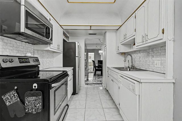 4330 Hillcrest Drive 405, Hollywood, FL 33021