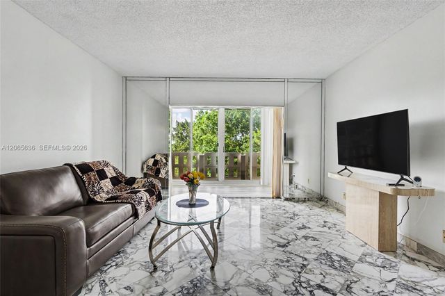 4330 Hillcrest Drive 405, Hollywood, FL 33021