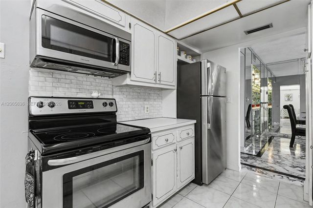 4330 Hillcrest Drive 405, Hollywood, FL 33021