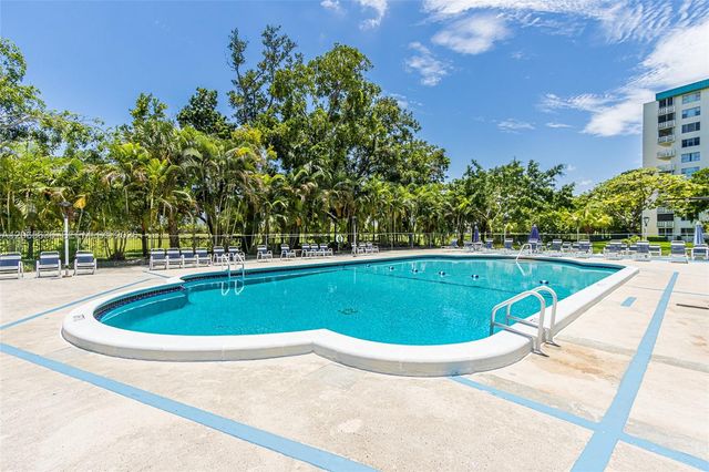 4330 Hillcrest Drive 405, Hollywood, FL 33021