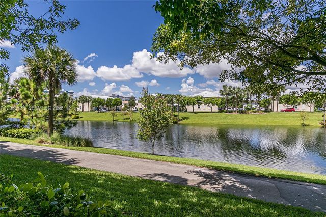 4330 Hillcrest Drive 405, Hollywood, FL 33021