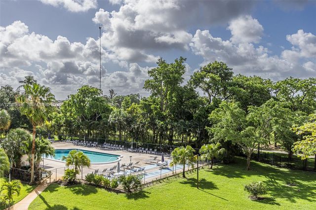 4330 Hillcrest Drive 405, Hollywood, FL 33021