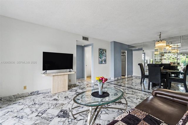 4330 Hillcrest Drive 405, Hollywood, FL 33021