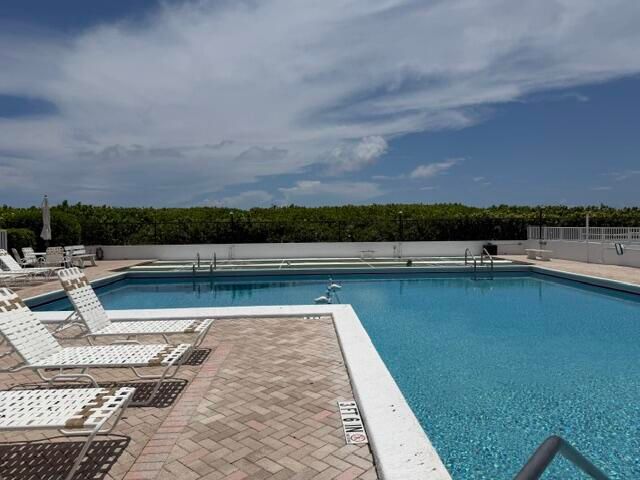 33 S Ocean Avenue 108, Palm Beach Shores, FL 33404