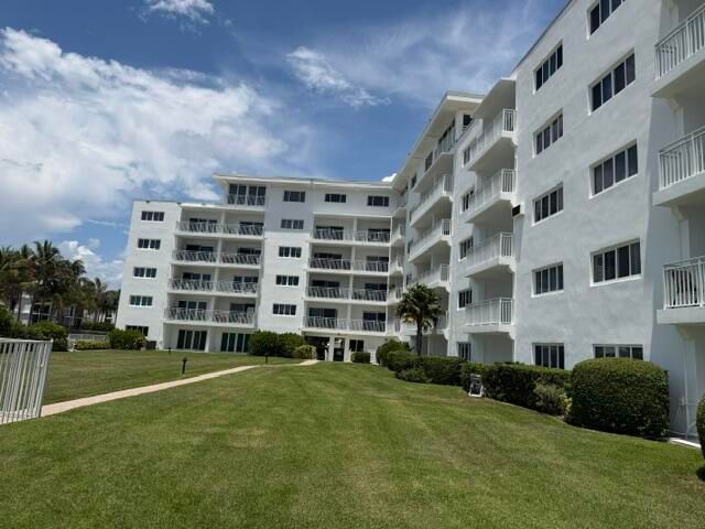33 S Ocean Avenue 108, Palm Beach Shores, FL 33404