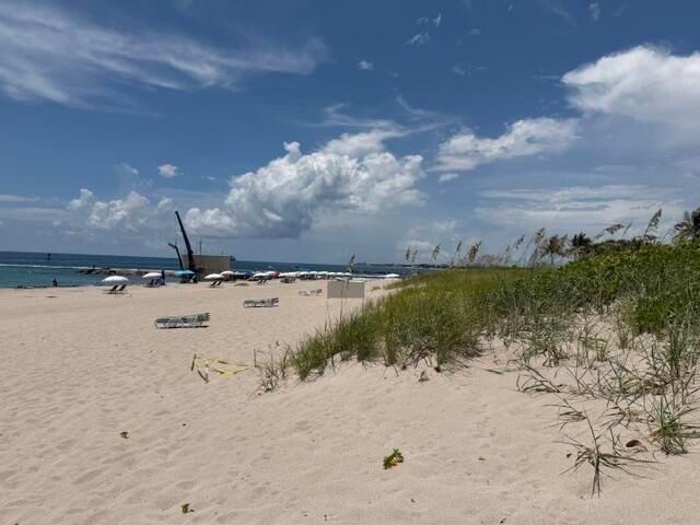 33 S Ocean Avenue 108, Palm Beach Shores, FL 33404