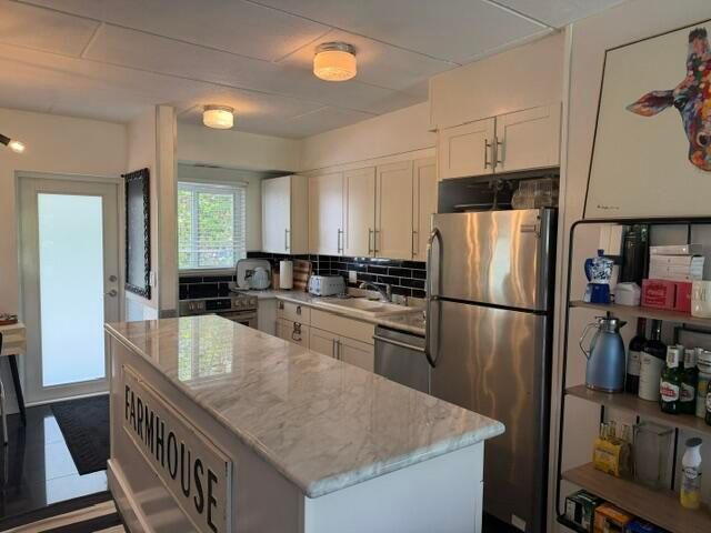 33 S Ocean Avenue 108, Palm Beach Shores, FL 33404