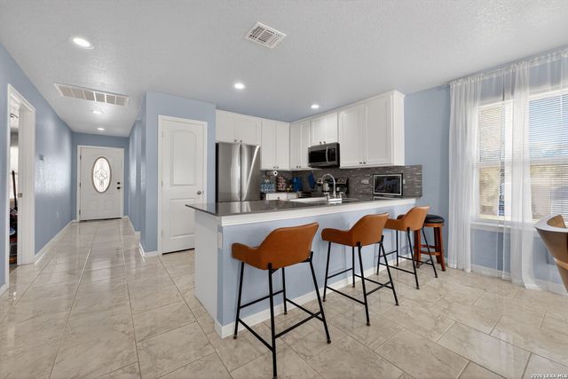 4326 Waterwood Pass, Elmendorf, TX 78112