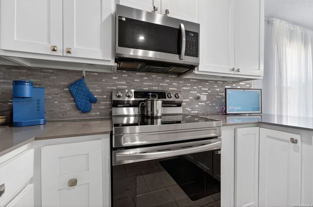 4326 Waterwood Pass, Elmendorf, TX 78112