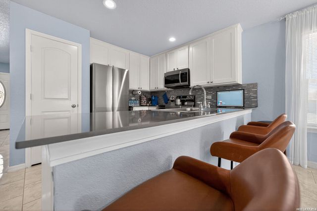 4326 Waterwood Pass, Elmendorf, TX 78112