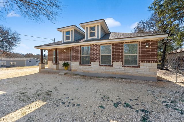4326 Waterwood Pass, Elmendorf, TX 78112