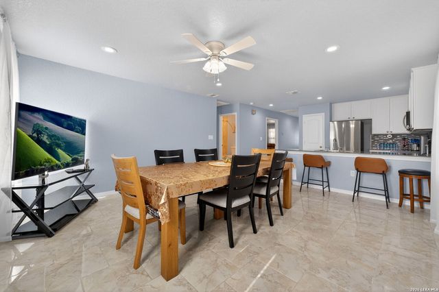 4326 Waterwood Pass, Elmendorf, TX 78112