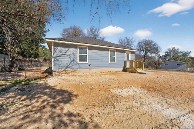 4326 Waterwood Pass, Elmendorf, TX 78112
