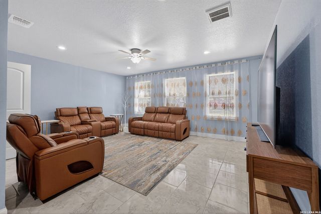 4326 Waterwood Pass, Elmendorf, TX 78112