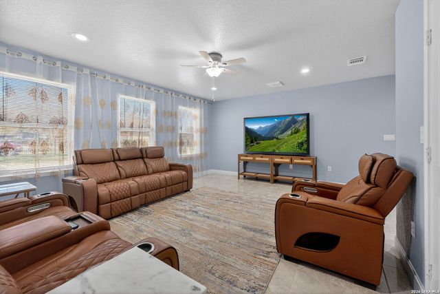 4326 Waterwood Pass, Elmendorf, TX 78112