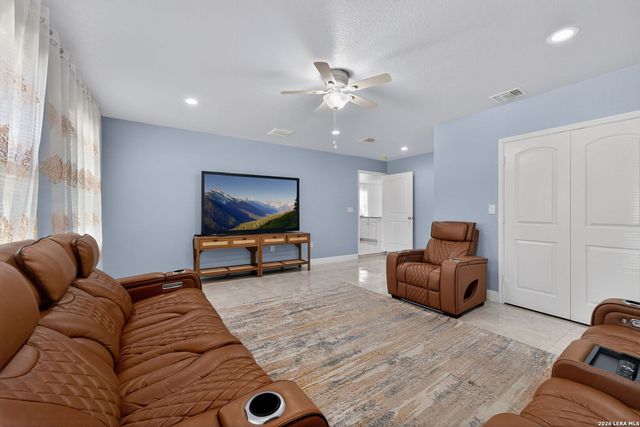 4326 Waterwood Pass, Elmendorf, TX 78112