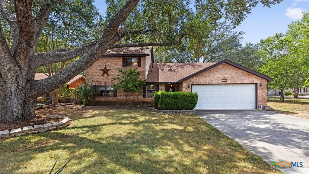 949 Burges Street, Seguin, TX 78155