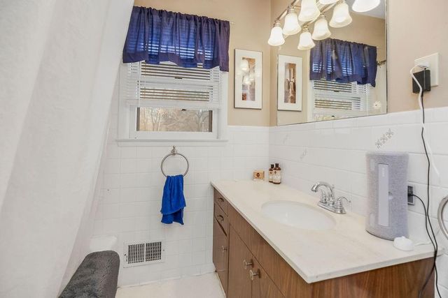 9812 E 77 Terrace, Raytown, MO 64086