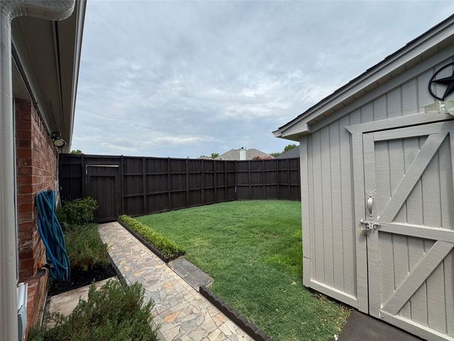 1236 Quaker Lane, Lewisville, TX 75077
