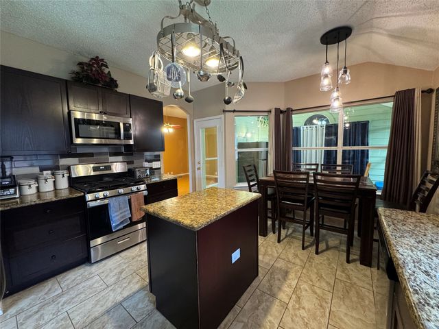 1236 Quaker Lane, Lewisville, TX 75077