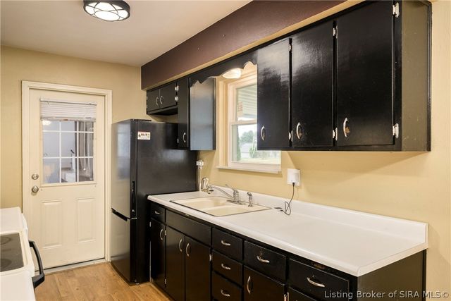 6303 Eric Drive, Floyds Knobs, IN 47119