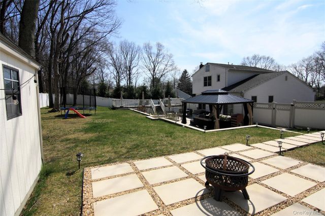 17 Felway Drive, Coram, NY 11727
