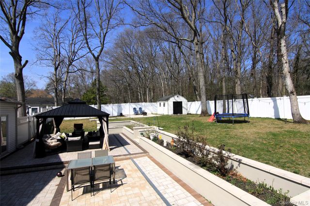 17 Felway Drive, Coram, NY 11727