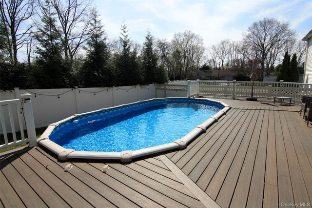 17 Felway Drive, Coram, NY 11727