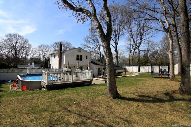 17 Felway Drive, Coram, NY 11727