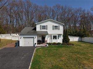 17 Felway Drive, Coram, NY 11727