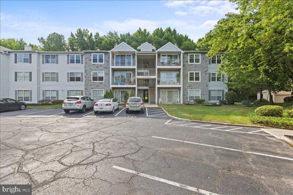 10 ASPEN CT #3RD FLOOR, Trenton, NJ 08619
