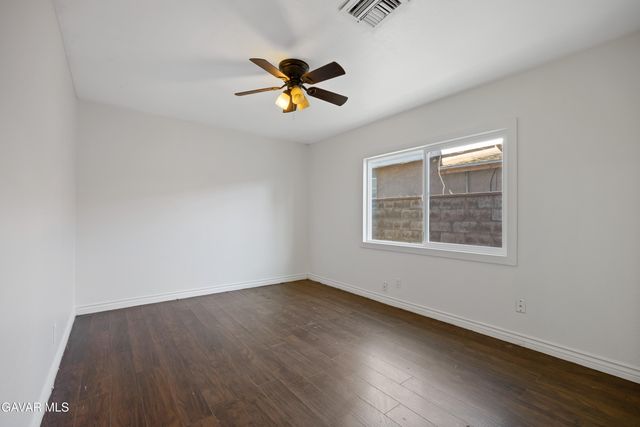 1058 E Avenue R-2, Palmdale, CA 93550