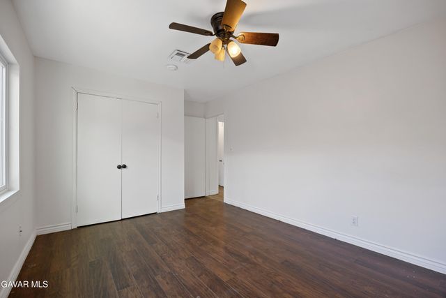 1058 E Avenue R-2, Palmdale, CA 93550