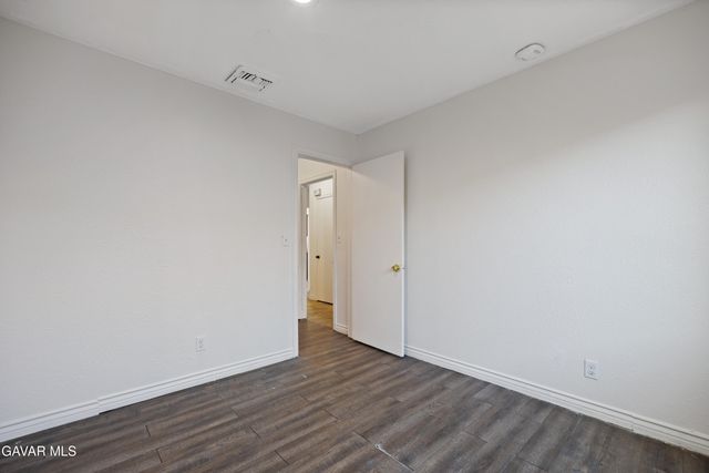 1058 E Avenue R-2, Palmdale, CA 93550