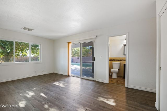 1058 E Avenue R-2, Palmdale, CA 93550