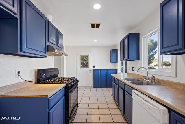 1058 E Avenue R-2, Palmdale, CA 93550