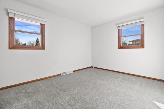 210 Echo LANE, Racine, WI 53406