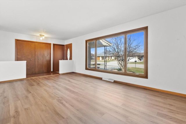 210 Echo LANE, Racine, WI 53406